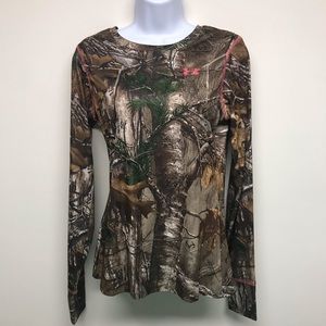 Long-sleeved camo Under Armour shirt